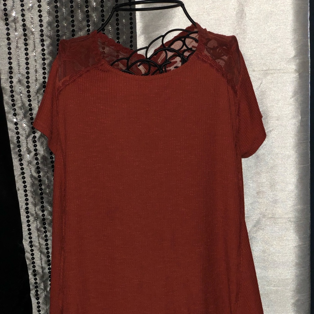 Short sleeve rust colored shirt with lace on back
